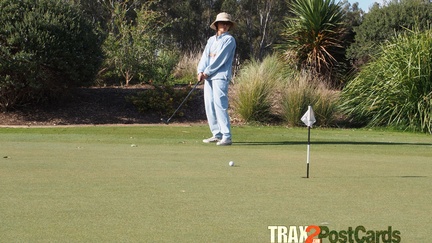 Tj hole in one putting on the green in Tocumwal